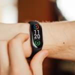 Smart Band 9 : Xiaomi préparerait un bracelet plus lumineux et avec une autonomie encore meilleure