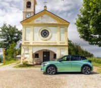 La cousine italienne de la Peugeot 208 électrique améliore à son tour son autonomie